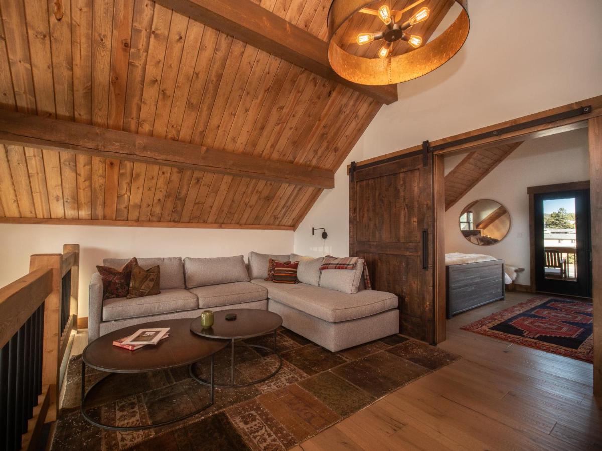 Chic Retreat Indoor Outdoor Fireplace, Private Jacuzzi, Great Location! Estes Park Exterior photo
