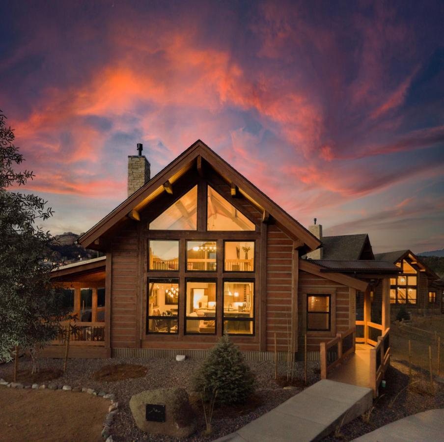 Chic Retreat Indoor Outdoor Fireplace, Private Jacuzzi, Great Location! Estes Park Exterior photo