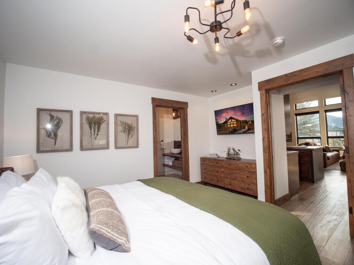 Chic Retreat Indoor Outdoor Fireplace, Private Jacuzzi, Great Location! Estes Park Exterior photo