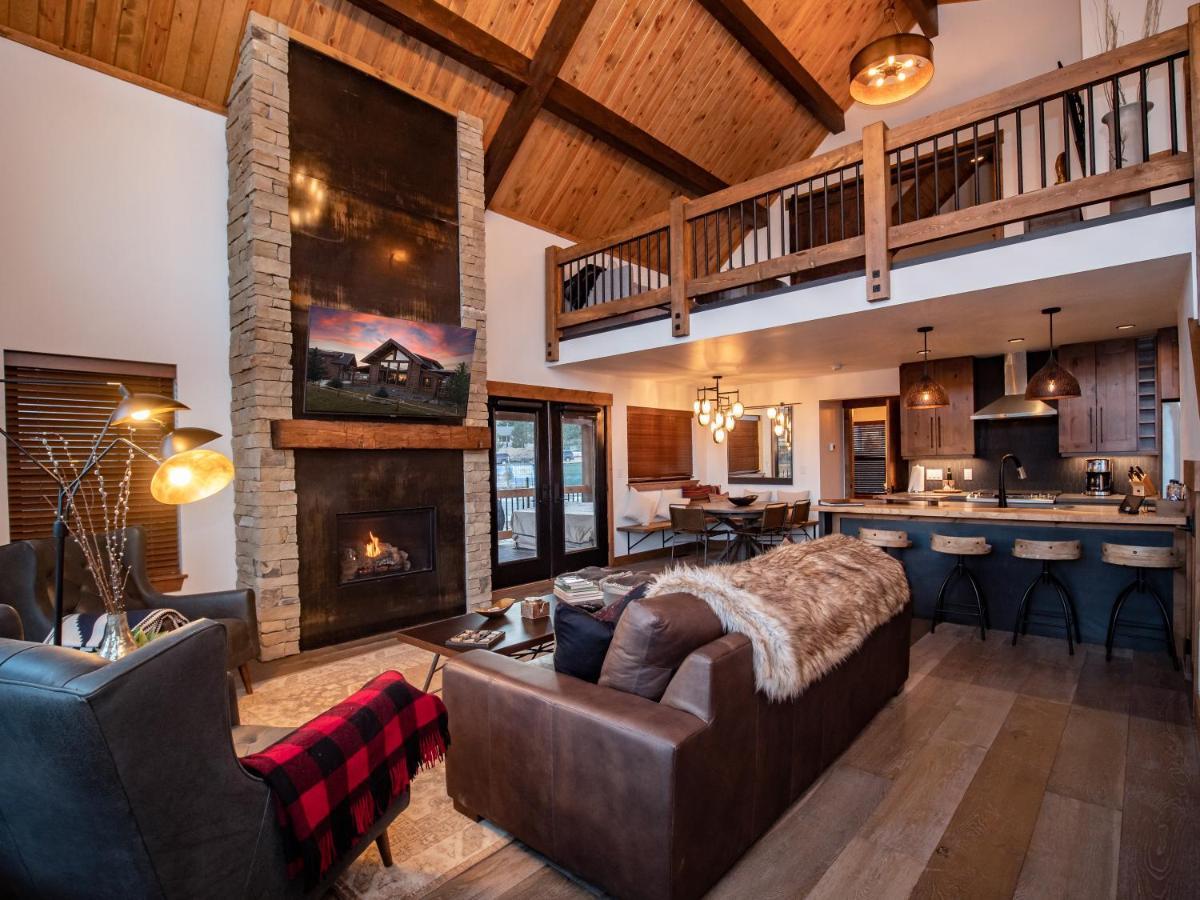 Chic Retreat Indoor Outdoor Fireplace, Private Jacuzzi, Great Location! Estes Park Exterior photo
