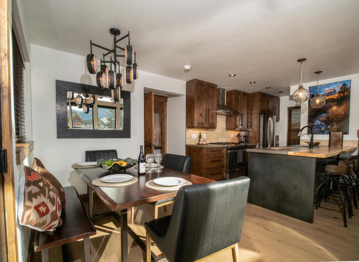 Chic Retreat Indoor Outdoor Fireplace, Private Jacuzzi, Great Location! Estes Park Exterior photo