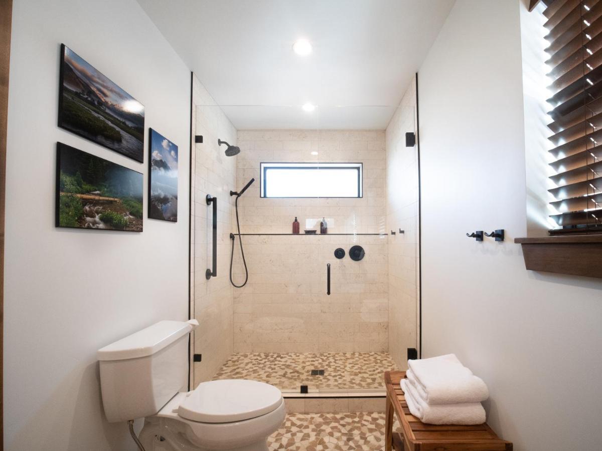 Chic Retreat Indoor Outdoor Fireplace, Private Jacuzzi, Great Location! Estes Park Exterior photo