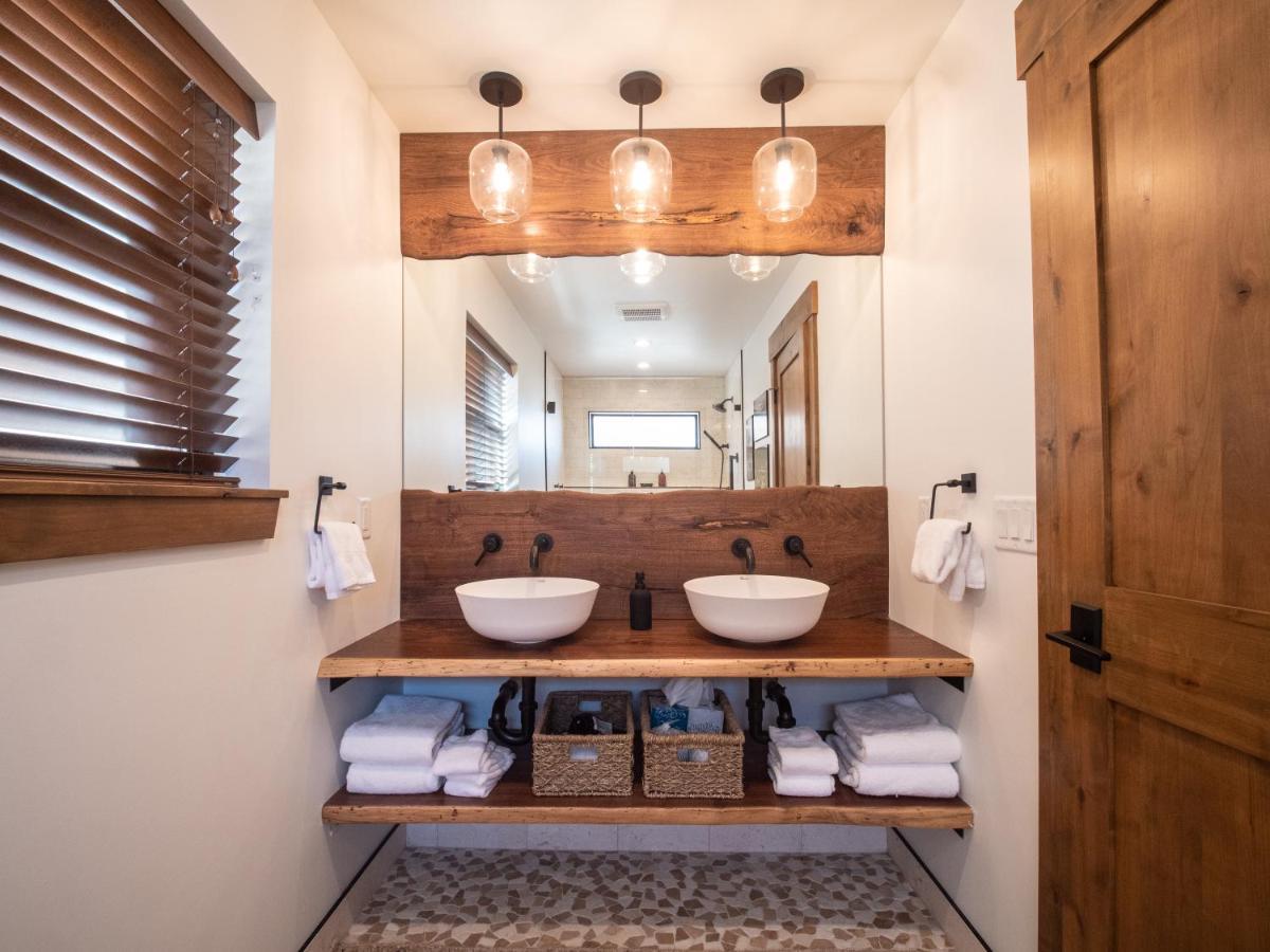 Chic Retreat Indoor Outdoor Fireplace, Private Jacuzzi, Great Location! Estes Park Exterior photo
