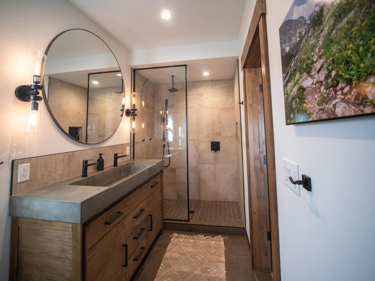 Chic Retreat Indoor Outdoor Fireplace, Private Jacuzzi, Great Location! Estes Park Exterior photo