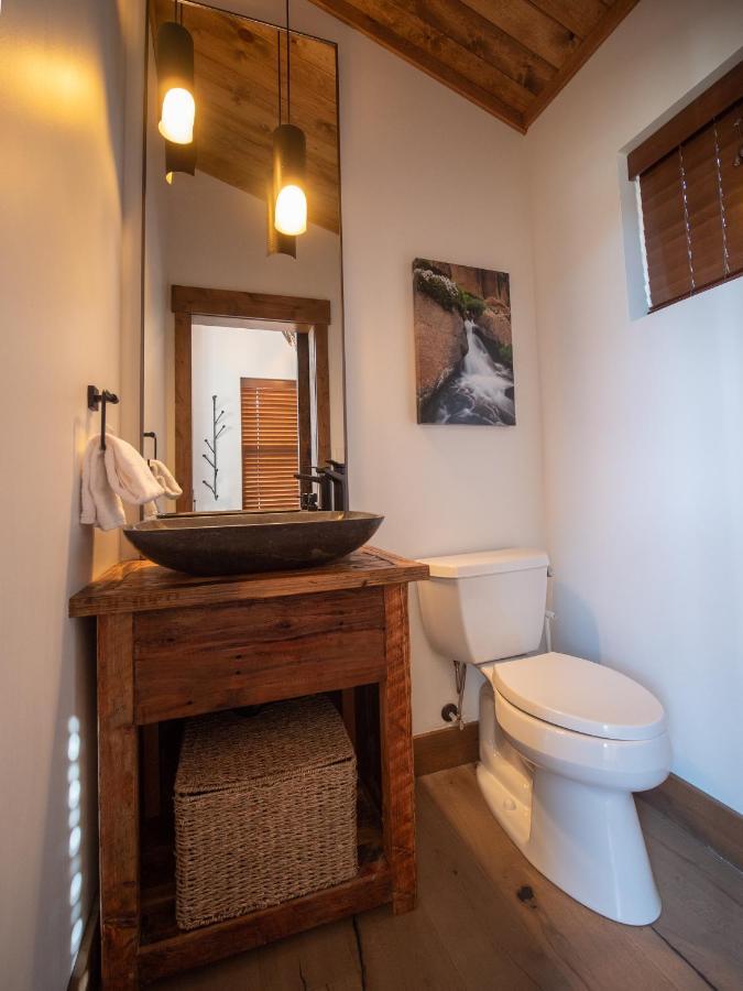 Chic Retreat Indoor Outdoor Fireplace, Private Jacuzzi, Great Location! Estes Park Exterior photo