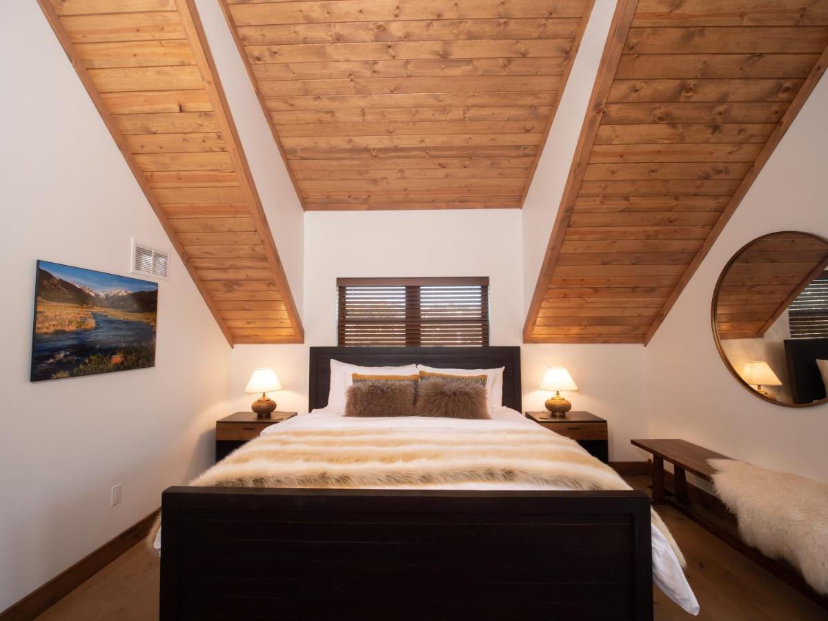 Chic Retreat Indoor Outdoor Fireplace, Private Jacuzzi, Great Location! Estes Park Exterior photo