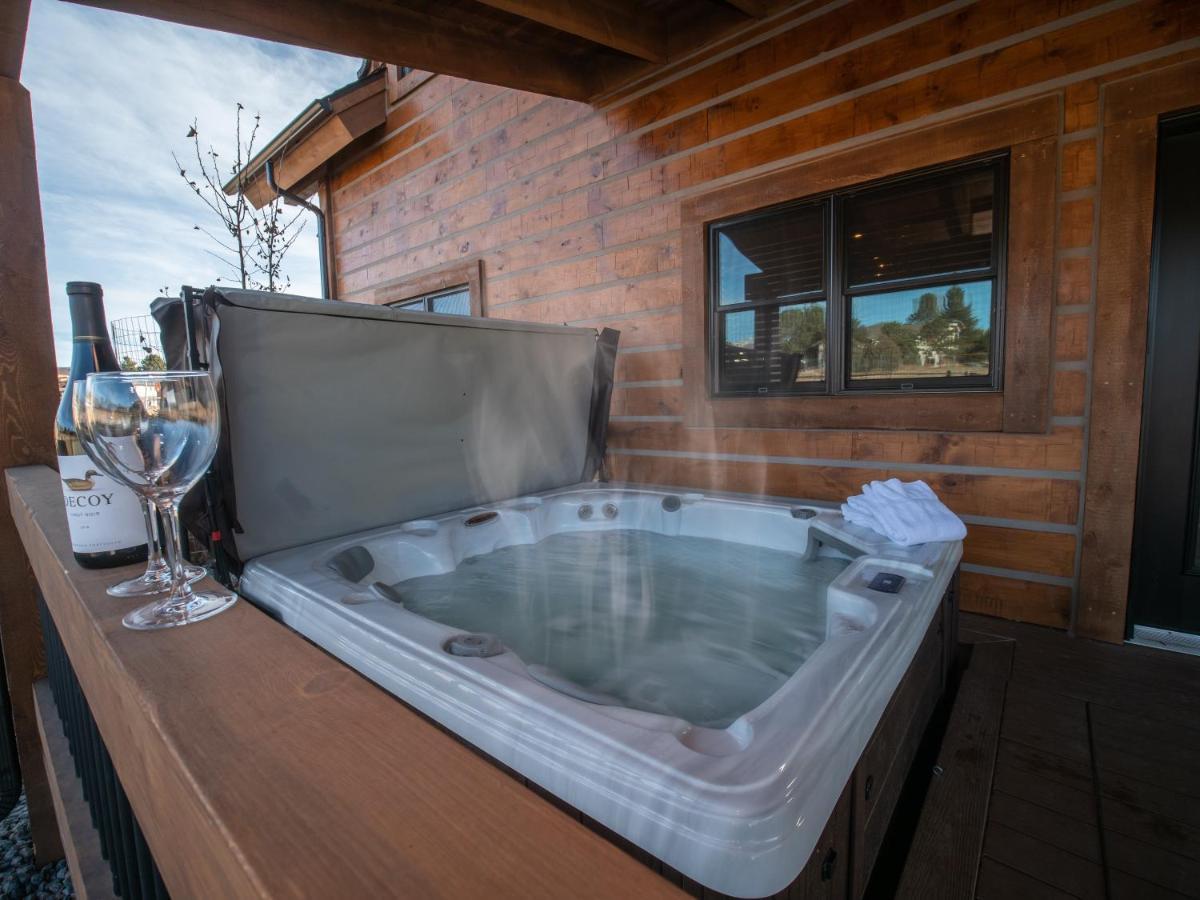 Chic Retreat Indoor Outdoor Fireplace, Private Jacuzzi, Great Location! Estes Park Exterior photo