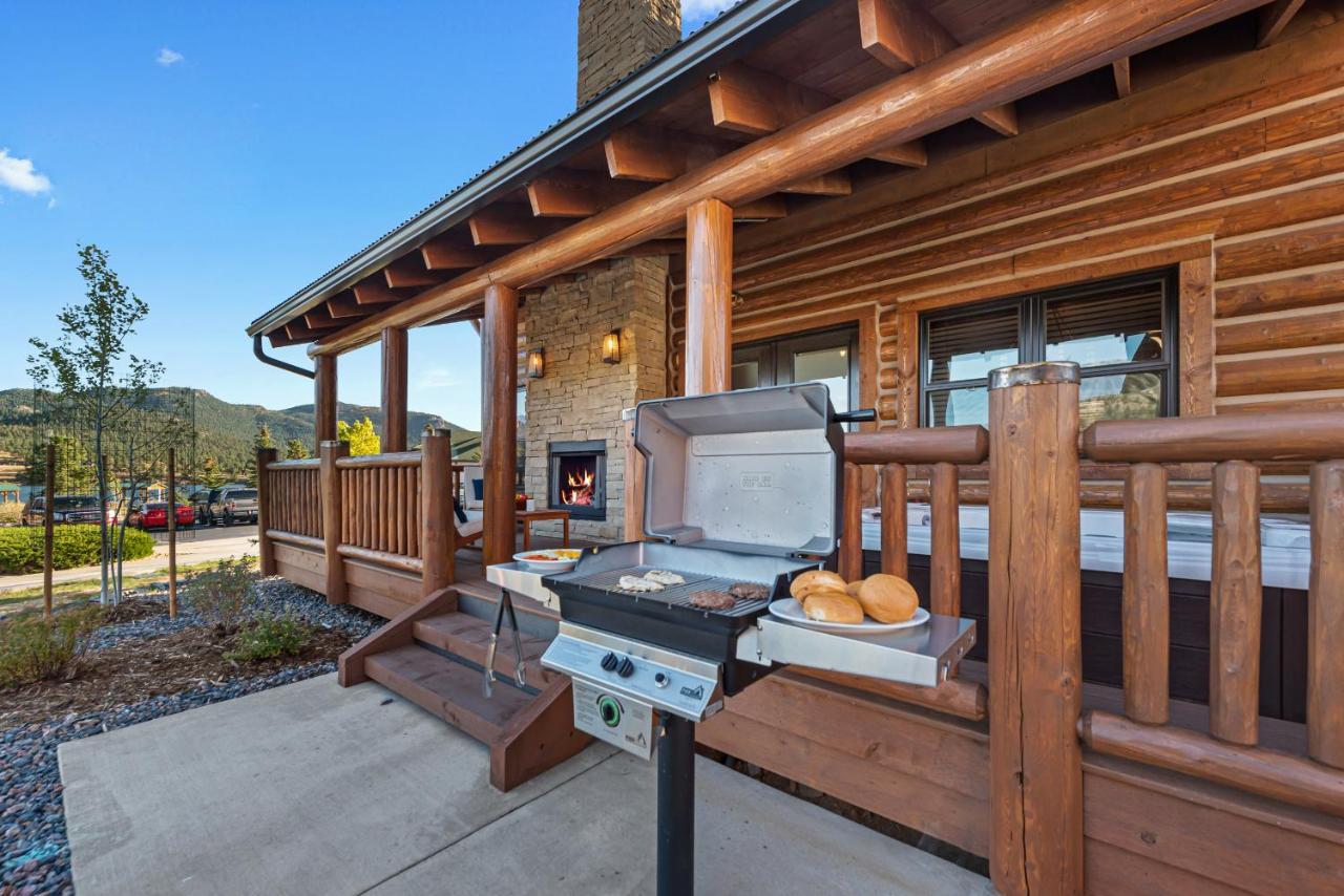 Chic Retreat Indoor Outdoor Fireplace, Private Jacuzzi, Great Location! Estes Park Exterior photo