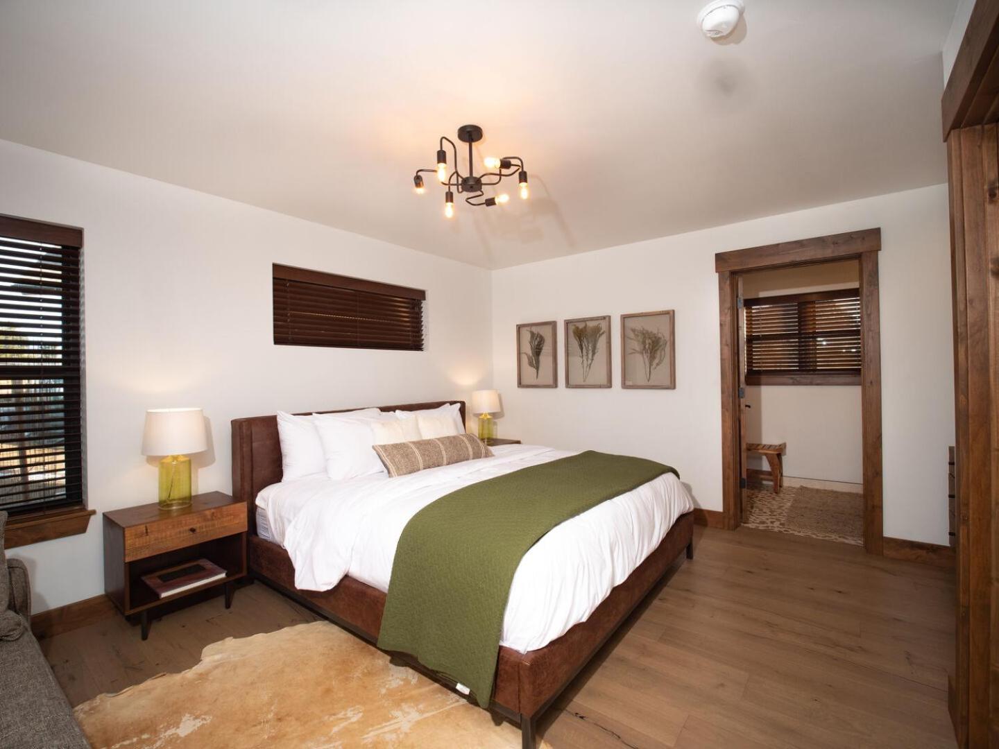 Chic Retreat Indoor Outdoor Fireplace, Private Jacuzzi, Great Location! Estes Park Room photo