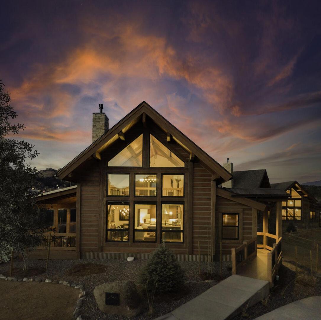 Chic Retreat Indoor Outdoor Fireplace, Private Jacuzzi, Great Location! Estes Park Room photo