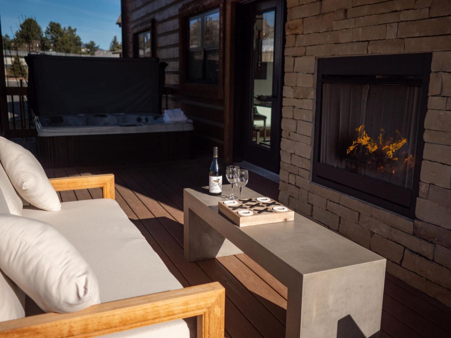 Chic Retreat Indoor Outdoor Fireplace, Private Jacuzzi, Great Location! Estes Park Room photo