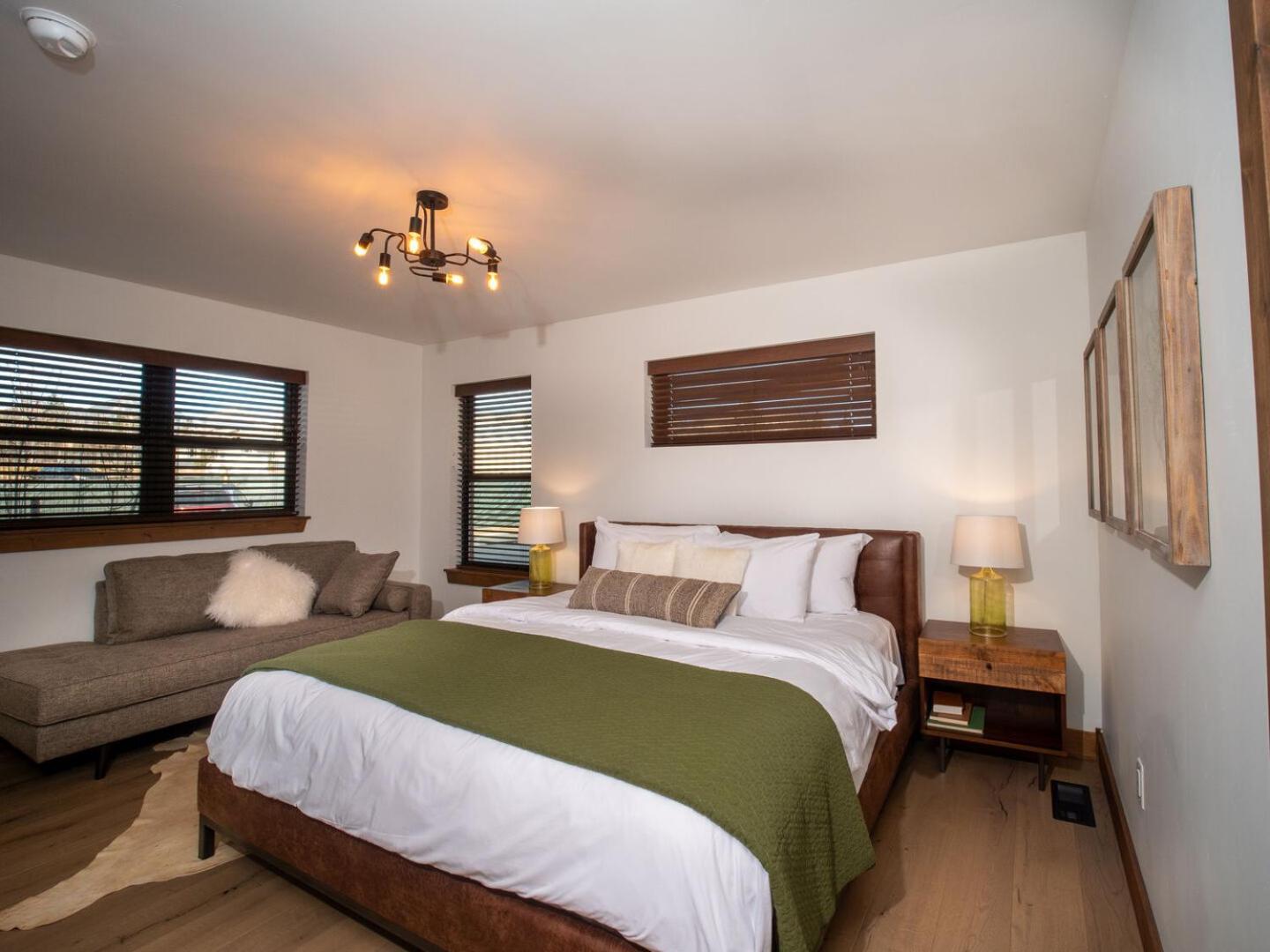 Chic Retreat Indoor Outdoor Fireplace, Private Jacuzzi, Great Location! Estes Park Room photo